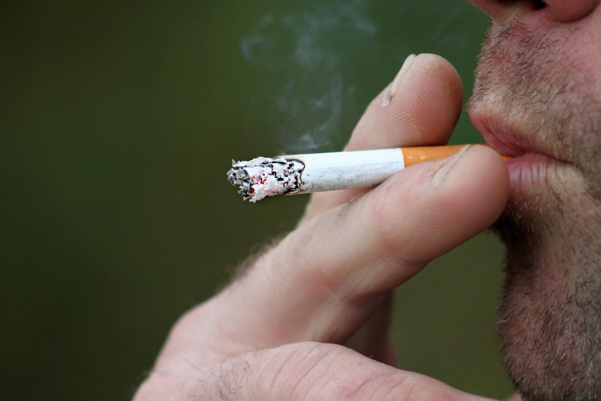 喫煙者必見 タバコが筋トレに与える4つの悪影響 筋トレ効果を下げないために控えよう Earthrunclub